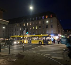 <strong>Walking home at night – an option when public transportation fails</strong> 